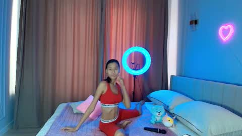 Lihn Pham online show from 11/27/25, 03:41