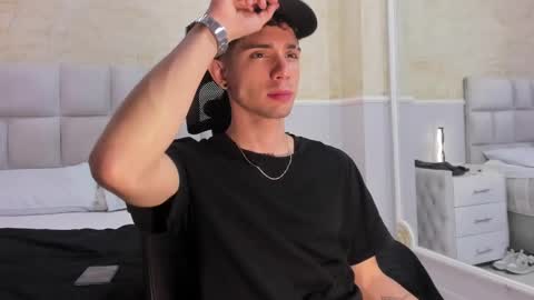 L I I A M online show from 02/04/25, 07:18