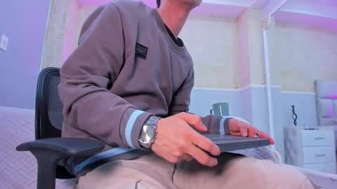 L I I A M online show from 03/02/25, 08:05