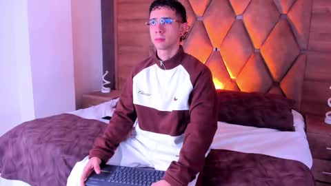 L I I A M online show from 02/24/26, 09:46