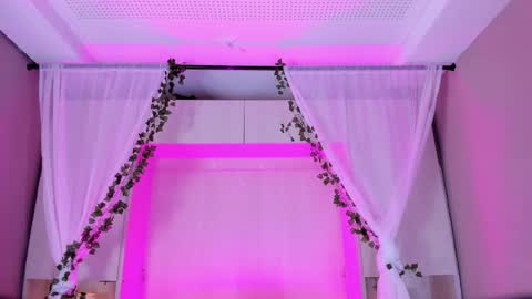         online show from 11/27/25, 11:45