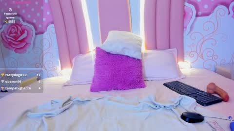 Snapshot of liily_hot chatting on 01/03/25, 11:01 LIILY online show from 01/03/25, 11:01