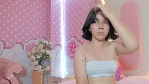 Snapshot of liily_hot chatting on 02/25/25, 12:25 LIILY online show from 02/25/25, 12:25