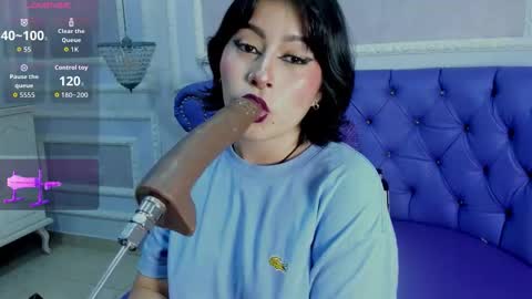 Snapshot of liily_hot chatting on 12/05/25, 04:32 LIILY online show from 12/05/25, 04:32