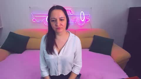 Snapshot of likaa_likaa chatting on 12/19/24, 08:23 Lika online show from 12/19/24, 08:23