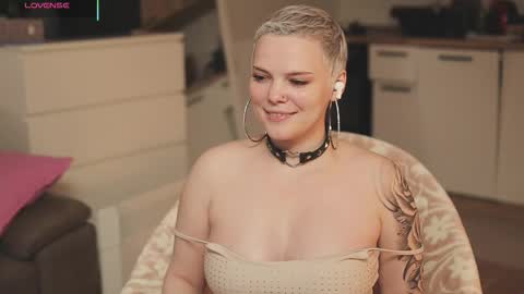 likaaberry online show from 11/11/25, 12:16