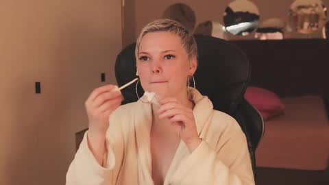 likaaberry online show from 11/27/25, 03:14