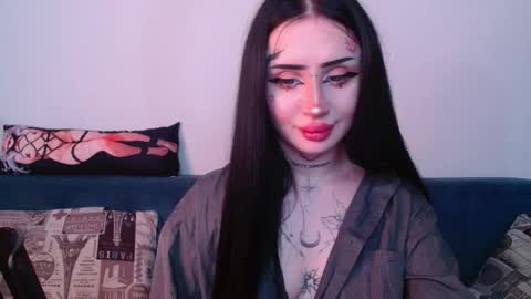 Snapshot of likaasun chatting on 09/10/25, 05:13 Alisa tattogirl online show from 09/10/25, 05:13