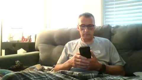 Snapshot of like2watchuwatchme chatting on 10/29/25, 01:24 Like2watchuwatchme online show from 10/29/25, 01:24