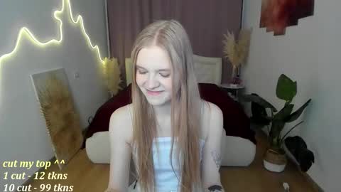 Snapshot of lil_cookie_monster chatting on 02/05/26, 01:27 Erica online show from 02/05/26, 01:27