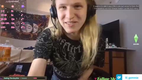 Snapshot of lil_gem chatting on 04/18/26, 02:10 lil gemmie online show from 04/18/26, 02:10
