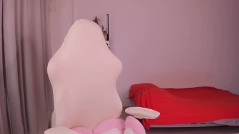 Snapshot of lil_happiness chatting on 10/15/25, 07:47 for free registration 3 online show from 10/15/25, 07:47