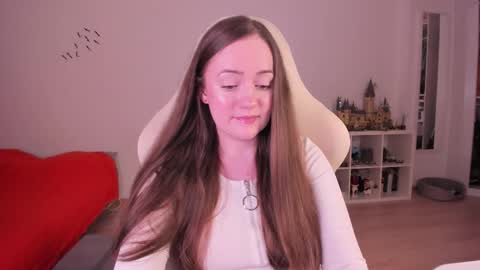 Snapshot of lil_happiness chatting on 11/09/25, 07:34 for free registration 3 online show from 11/09/25, 07:34