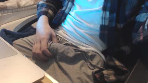 Snapshot of lil_j_ chatting on 01/16/26, 10:19 lil_j_ online show from 01/16/26, 10:19