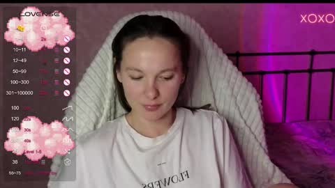 Snapshot of lil_luna_x chatting on 12/10/24, 08:27 little moon online show from 12/10/24, 08:27