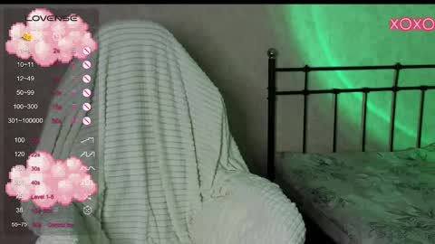 Snapshot of lil_luna_x chatting on 12/14/24, 03:25 little moon online show from 12/14/24, 03:25