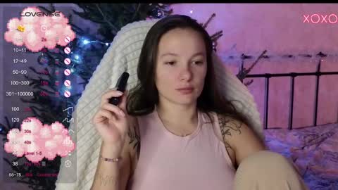 Snapshot of lil_luna_x chatting on 12/23/24, 01:56 little moon online show from 12/23/24, 01:56