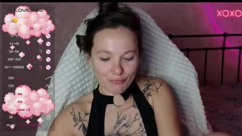 Snapshot of lil_luna_x chatting on 01/10/25, 07:11 little moon online show from 01/10/25, 07:11