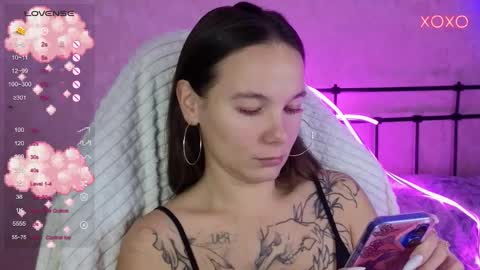 Snapshot of lil_luna_x chatting on 10/06/25, 05:21 little moon online show from 10/06/25, 05:21