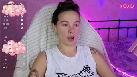 Snapshot of lil_luna_x chatting on 10/12/25, 07:57 little moon online show from 10/12/25, 07:57