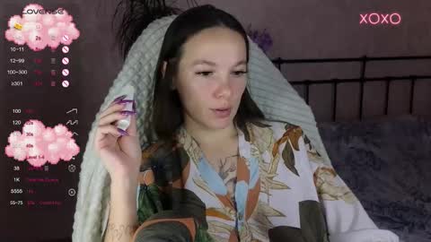 Snapshot of lil_luna_x chatting on 11/13/25, 10:52 little moon online show from 11/13/25, 10:52