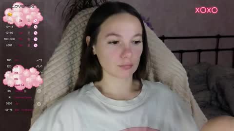 Snapshot of lil_luna_x chatting on 11/17/25, 02:45 little moon online show from 11/17/25, 02:45