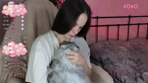 Snapshot of lil_luna_x chatting on 11/21/25, 01:43 little moon online show from 11/21/25, 01:43