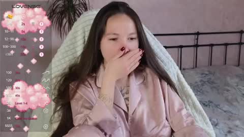 Snapshot of lil_luna_x chatting on 05/03/26, 03:34 little moon online show from 05/03/26, 03:34