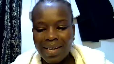 Snapshot of lil_miss23 chatting on 10/06/25, 04:32 lil_miss23 online show from 10/06/25, 04:32