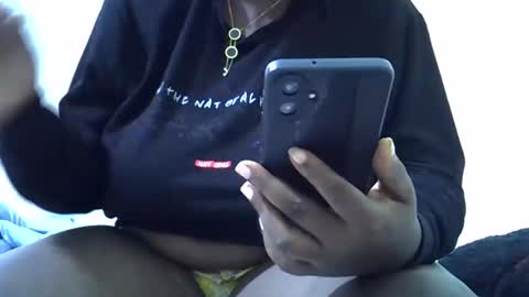 Snapshot of lil_miss23 chatting on 12/21/25, 06:31 lil_miss23 online show from 12/21/25, 06:31