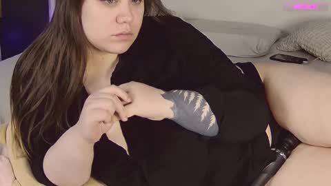 Snapshot of lil_nessa chatting on 02/18/25, 08:38 Nessa Greyrat   if u like me tip 25 tk and put  online show from 02/18/25, 08:38