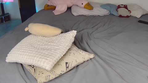 Snapshot of lil_nessa chatting on 02/24/25, 09:00 Nessa Greyrat   if u like me tip 25 tk and put  online show from 02/24/25, 09:00