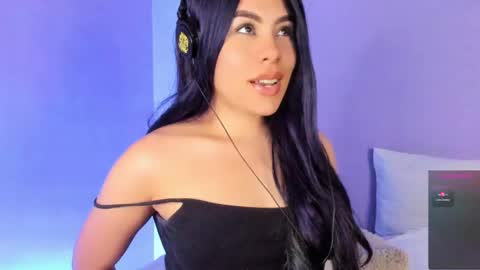 Snapshot of lil_swaay chatting on 01/26/25, 03:06 Lola online show from 01/26/25, 03:06