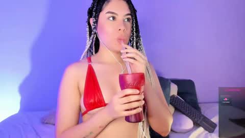 Snapshot of lil_swaay chatting on 02/11/25, 01:10 Lola online show from 02/11/25, 01:10