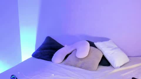 Snapshot of lil_swaay chatting on 03/10/25, 12:29 Lola online show from 03/10/25, 12:29