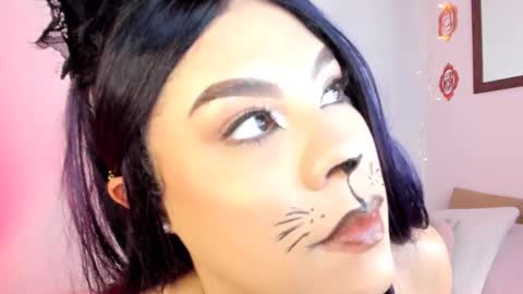 Snapshot of lil_swaay chatting on 10/31/25, 11:50 Lola online show from 10/31/25, 11:50