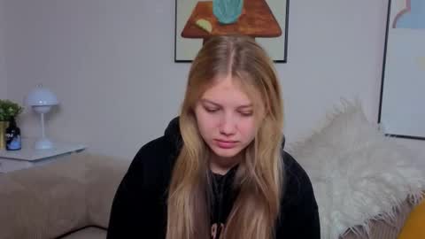 Emma online show from 03/26/26, 01:22