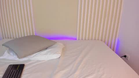 L I L A   online show from 11/19/25, 03:39