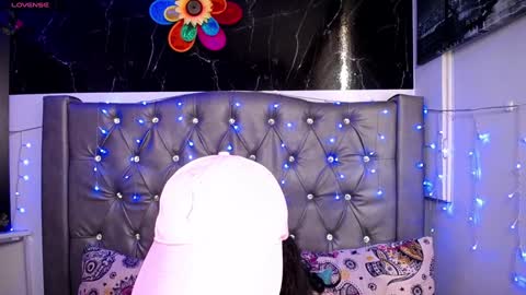 Snapshot of lila_gummy_ chatting on 12/12/24, 06:53 online show from 12/12/24, 06:53