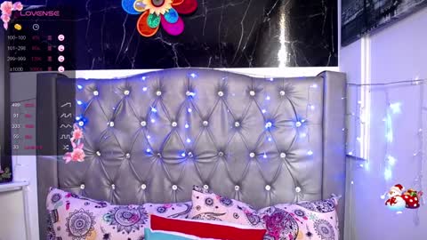 Snapshot of lila_gummy_ chatting on 12/26/24, 01:43 online show from 12/26/24, 01:43