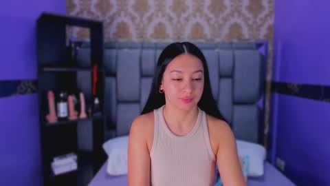 Snapshot of lila_pinky chatting on 10/13/25, 12:49 L I L A online show from 10/13/25, 12:49
