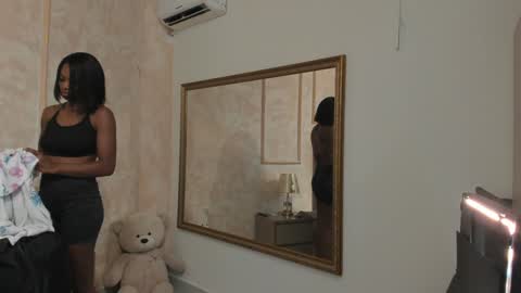 Snapshot of lilabeily chatting on 01/07/25, 10:43 lila bailey online show from 01/07/25, 10:43