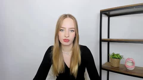 Snapshot of liladesire chatting on 12/03/24, 04:06 LiliaDesire online show from 12/03/24, 04:06