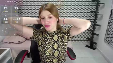 Snapshot of lilafave chatting on 02/15/25, 12:22 Dove online show from 02/15/25, 12:22