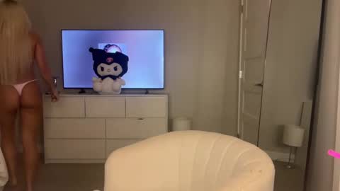 lilbbyliv online show from 09/17/25, 02:02