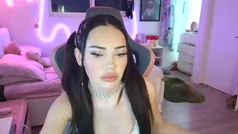 Snapshot of lilbina chatting on 10/18/25, 04:15 lilbina online show from 10/18/25, 04:15