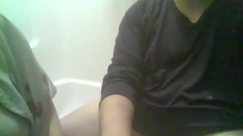 Snapshot of lilbratty_clouds_ogpuffdragon chatting on 01/12/25, 01:48 lilbratty_clouds_ogpuffdragon online show from 01/12/25, 01:48