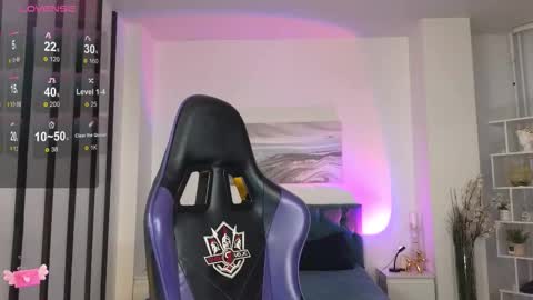 Snapshot of lilcatalia chatting on 11/20/25, 10:04 Hi im Yuki online show from 11/20/25, 10:04