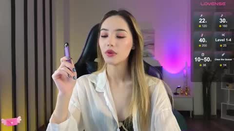 Snapshot of lilcatalia chatting on 11/22/25, 10:03 Hi im Yuki online show from 11/22/25, 10:03