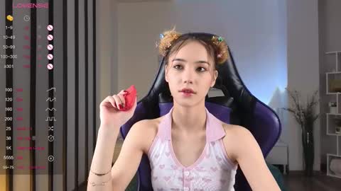 Snapshot of lilcatalia chatting on 12/19/25, 11:06 Hi im Yuki online show from 12/19/25, 11:06